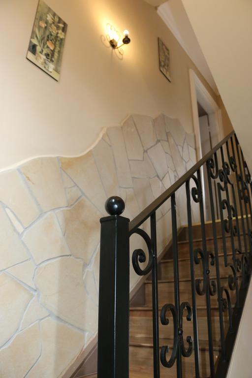 Aradi Vendeghaz Hotel Miskolc Exterior photo
