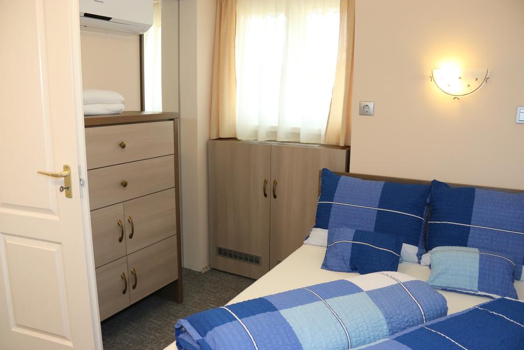 Aradi Vendeghaz Hotel Miskolc Room photo